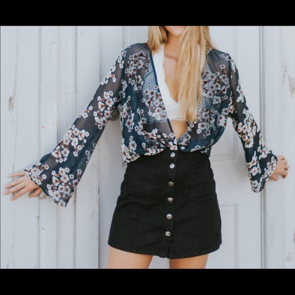 High waist black button skirt!